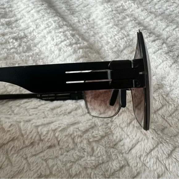 IC! Berlin Gradient Black Sunglasses, Oversized, Model Maiko display picture 2